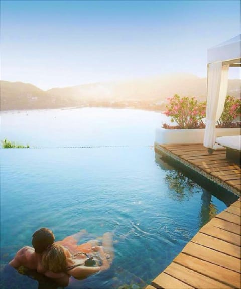 Tentaciones Hotel & Lounge Pool - Adults Only Hotel in Zihuatanejo