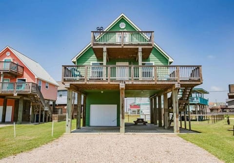 Private beach access -360 Water Views - Upscale home - Second Row Haus in Surfside Beach