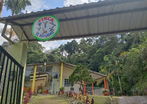 Refugio en la montaña Bed and Breakfast in Cundinamarca, Colombia