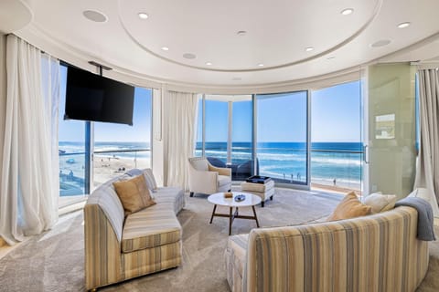 Ocean Front Holiday Apartment in Mission Beach