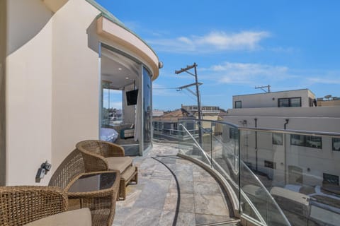 Ocean Front Holiday Apartment in Mission Beach