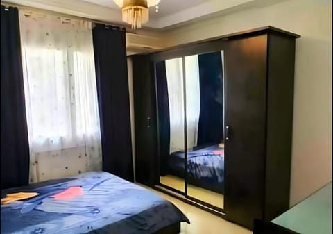 Appartement 141m2 Moderne Haut Standing de 3 Chambres avec Internet Fibre Optique à Ennasr - Idéal pour Famille - Service Navette Condo in Tunis