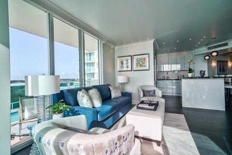 Luxurious 2 bedroom apartment in Coconut Grove with Bayviews and Free Parking Casa in Coconut Grove