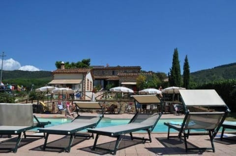 Hübsche Ferienwohnung in Vinci mit gemeinsamem Pool, Grill und Garten und Panoramablick Condo in Vinci