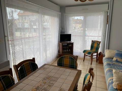 Appartement proche plage, 2 chambres, balcon, garage - FR-1-482-138 Apartment in Fort-Mahon-Plage