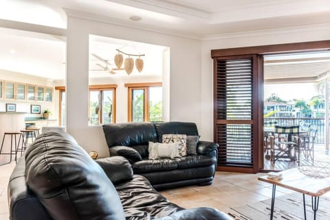 The Seahorse ~ Family & Pooch Friendly Home House in Noosaville