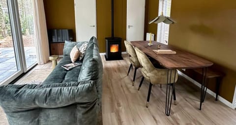 Luxe tiny house Veluwe - Summ Lodge - boutique forest lodge House in Biddinghuizen