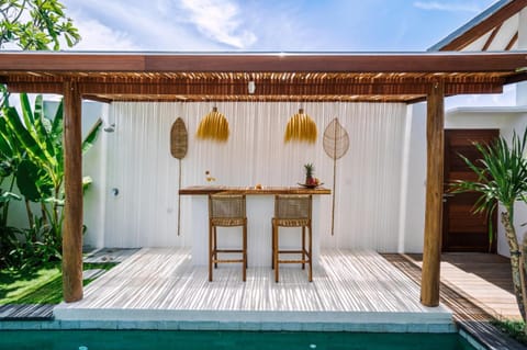 Lounge or bar, Pool view