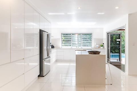 Sleek & Stylish Family Beach House ~ Near Junction House in Noosa Heads