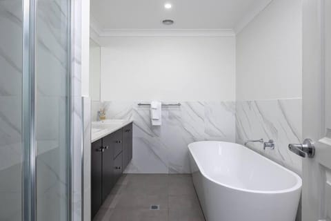 Stylish Urban Getaway in the Heart of the City Maison in North Wagga Wagga