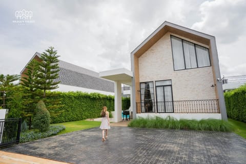 Property building, Garden, Garden view