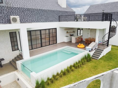 Property building, Patio, Day, Garden, Balcony/Terrace, Garden view, Pool view, Swimming pool