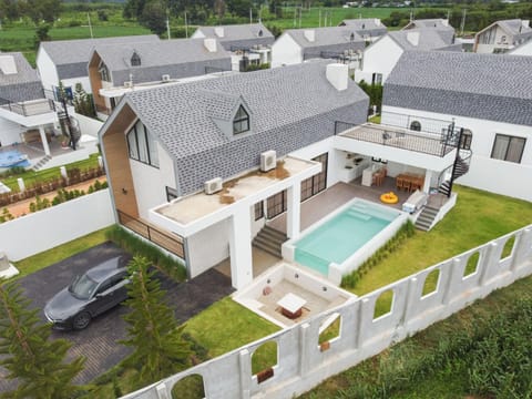 Property building, Day, Garden, Garden view, Pool view, Street view, Swimming pool, Parking