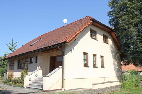 Gemütliches Doppelzimmer in Landhaus mit Garten und Terrasse Apartment in Pirna