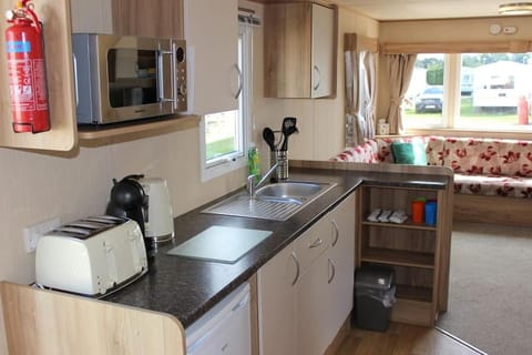 Norfolk broads caravan sleeps 8 Apartment in Broadland District