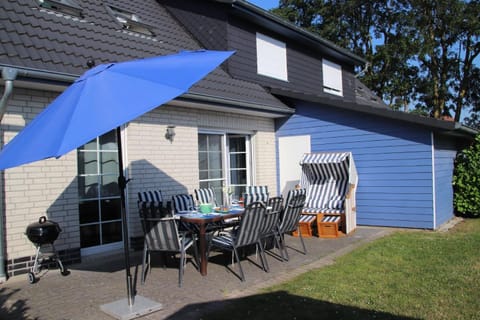 Exklusives Ferienhaus, Kamin, Garten mit Terrasse, Strandkorb, Familiensauna, 350 Meter zum Deich - b56490 House in Butjadingen