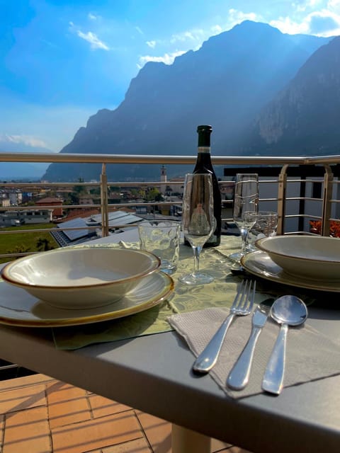 Balcony/Terrace, Lake view, Mountain view