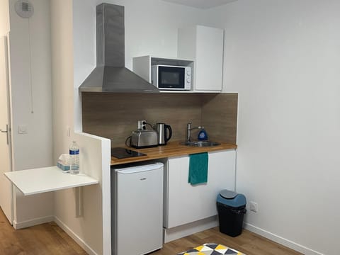 Coffee/tea facilities, Kitchen or kitchenette, minibar, stove, toaster