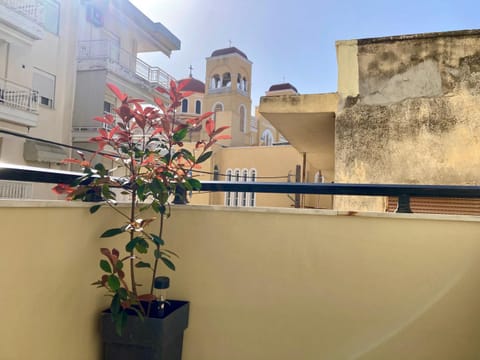 View (from property/room), Balcony/Terrace, City view, Landmark view