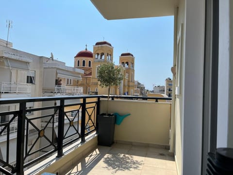 View (from property/room), Balcony/Terrace, City view, Landmark view