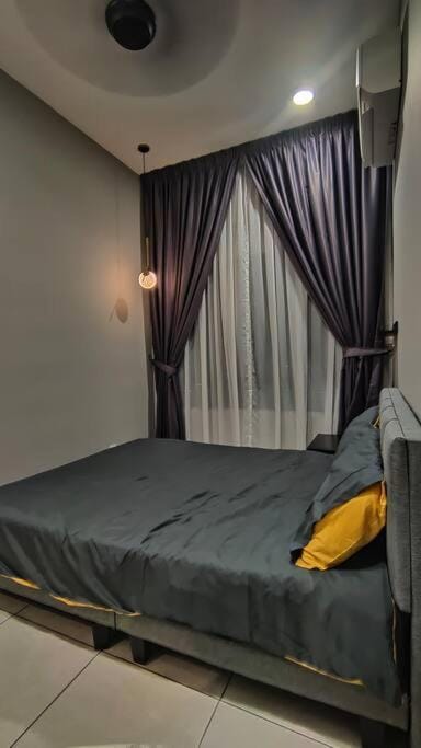 Night Model Design 8Pax 5 min To Desapark Apartment in Petaling Jaya