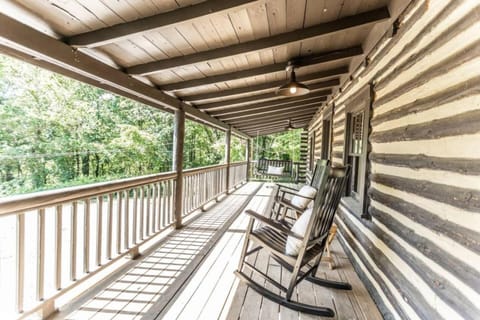 LUX Cabins next to downtown Maison in Woodfin