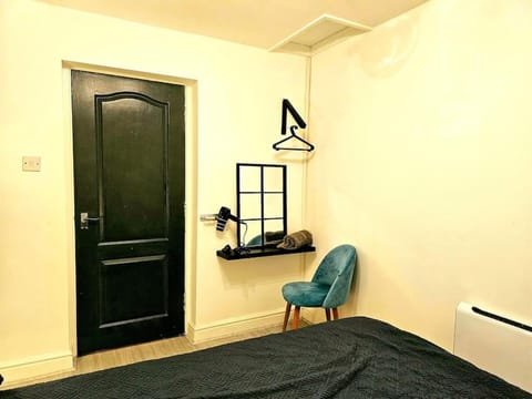 Modern & Cosy 1 bedroom flat Condo in Bridgend
