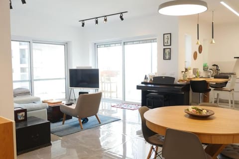 Beach front luxury apartment - managed building Wohnung in Haifa District