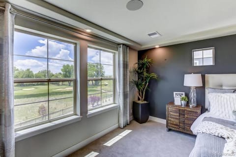 Stunning Golf Course View in Denver Haus in Commerce City