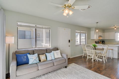 Orange Beach Condo with Dock Access - 2 Mi to Beach! Apartment in Orange Beach