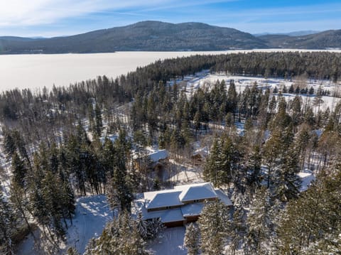 Whitefish Into the Wild at Suncrest- Ski Mountain & Lake Nearby Hot Tub & Views! House in Whitefish