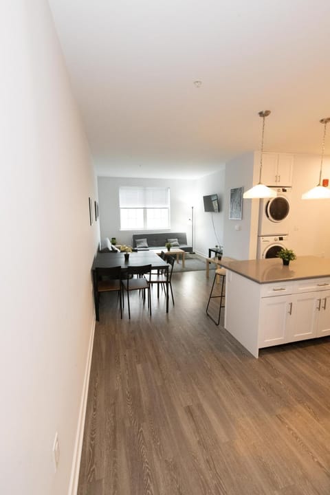 Modern & Cozy 2 - Bedroom gem mins from NYC Condo in Kearny