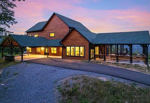 Adventure Wonderland: Mtn Views, Indoor Pool House in Sevier County