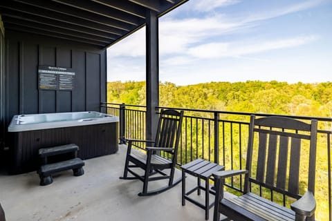 Luxurious Haven for 22 - Pool, Hot Tub, & Theater Maison in Sevierville