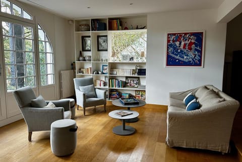 Library, Living room