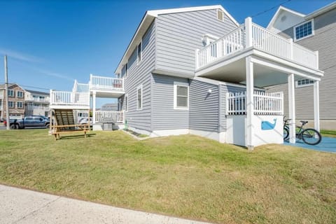 Beach Bliss 1 Block1 From Beach Upstairs Unit Apartment in Brigantine