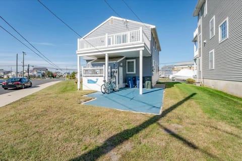 Beach Bliss 1 Block1 From Beach Upstairs Unit Apartment in Brigantine