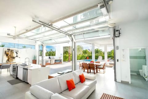 Entire Villa in Providenciales, Long Bay Beach, Turks and Caicos Islands Condominio in Long Bay Hills