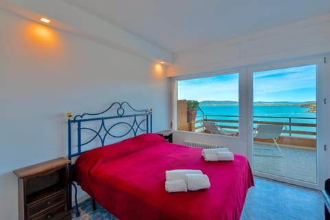 Bed, Natural landscape, Photo of the whole room, Bedroom, Sea view, towels