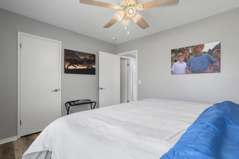 KING BED Well-Located Cozy Townhouse Retreat Condo in Gulfport