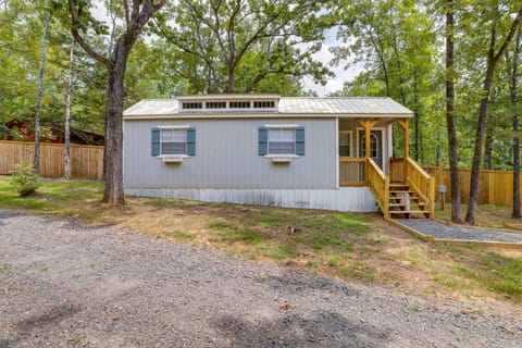 Steps to Greers Ferry Lake Tumbling Shoals Cabin! Casa in Heber Springs