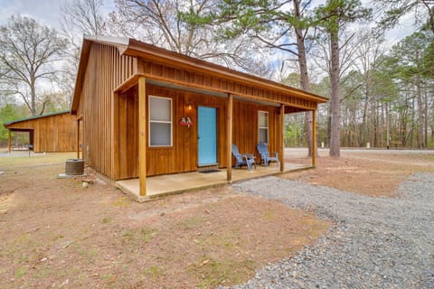 Heber Springs Cabin with Covered Patio 1 Mi to Lake Casa in Heber Springs