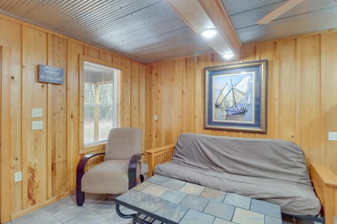 Heber Springs Cabin with Covered Patio 1 Mi to Lake House in Heber Springs