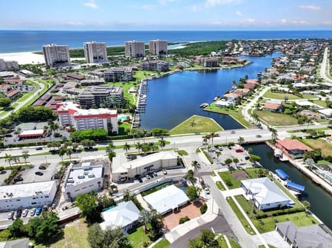 Neighbourhood, Bird's eye view