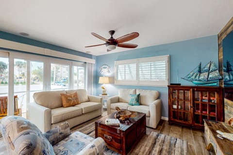 Beach to Beach House in Estero Island