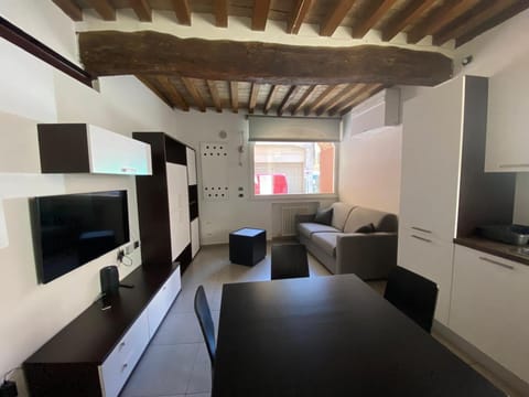 Communal lounge/ TV room, TV and multimedia, Kitchen or kitchenette, Living room, Seating area, Dining area, Evening entertainment