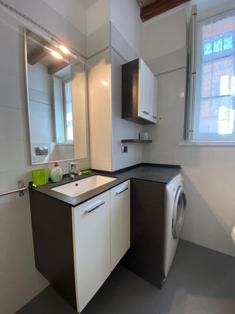 Shower, Bathroom, washing machine