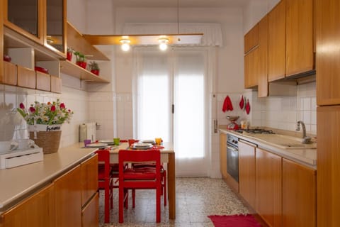 Kitchen or kitchenette, Dining area, dishwasher, pet friendly, stove