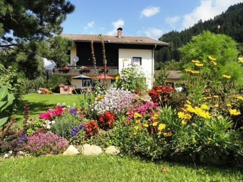 Große Wohnung in Görtschach mit Großem Garten - b56709 Apartment in Spittal an der Drau