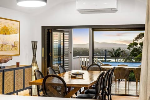 Sunset Lagoon ~ Noosa Luxury with Stunning Views Haus in Noosa Heads
